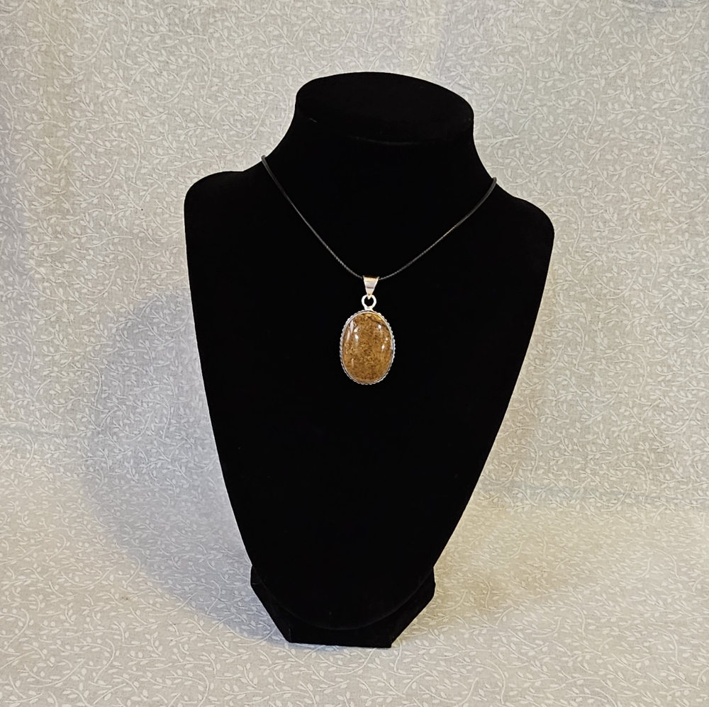 Elegant Silver and Brown Pendant Necklace